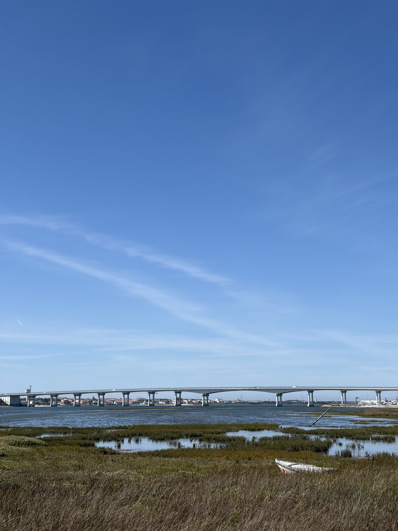 Pont et chenal vus depuis le côté Estacas de la Ria