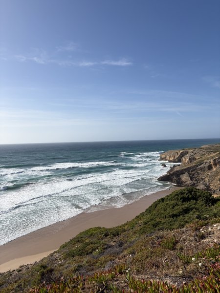 Monte Clerigo (Aljezur), Aljezur, Portugal — spot de surf, kitesurf, windsurf, wing foil (foto 2 de 3)