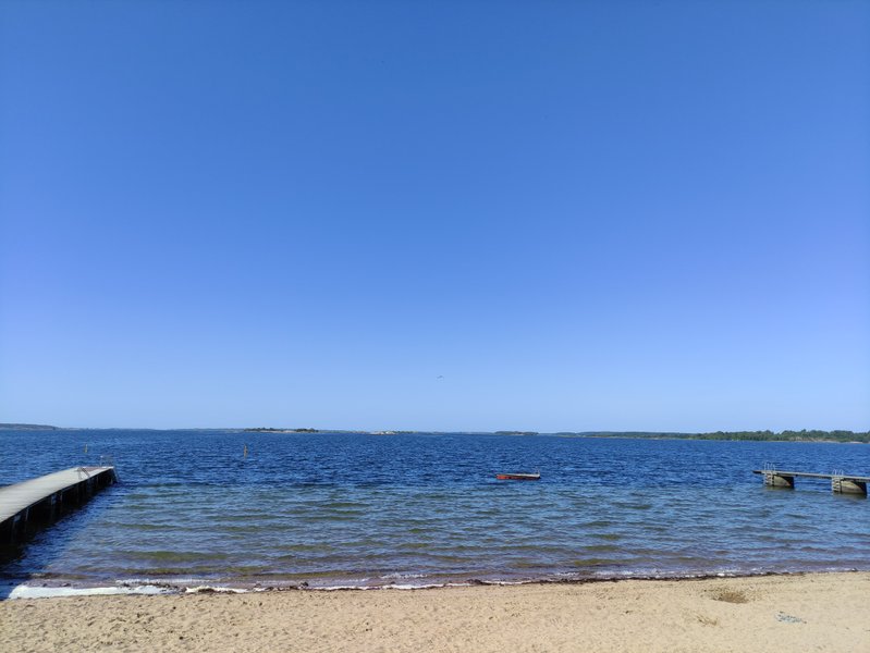 A view of the sandy beach and water at Saltö Havsbad. — Saltoe Havsbad, Karlskrona, Sweden
