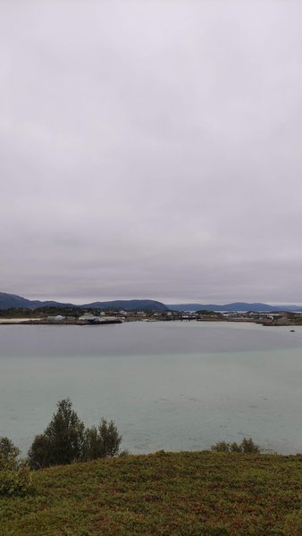 A view of the water and surrounding hills at Hillesøy. — Hillesøy (Skipholmen), Tromsø, Norway