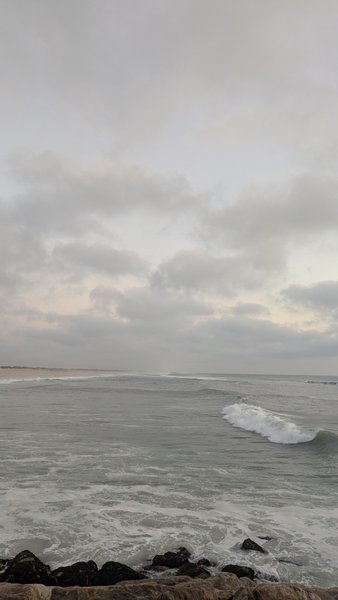 A view of the surf and coastline at Praia do Labrego. — Praia do Labrego (Aveiro), Vagos, Portugal