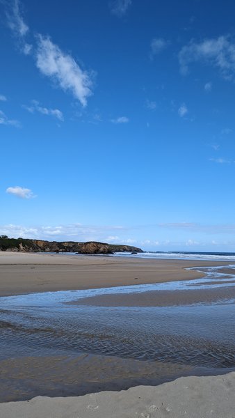 A wide view of Peñarronda beach showing the sandy shore and coastal inlet. — Peñarronda (Tapia de Casariego), Castropol, Asturias, Spain