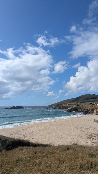 A wide view of the sandy beach and coastline at Cobas. — Cobas (Ferrol), O Porto, Galicia, Spain