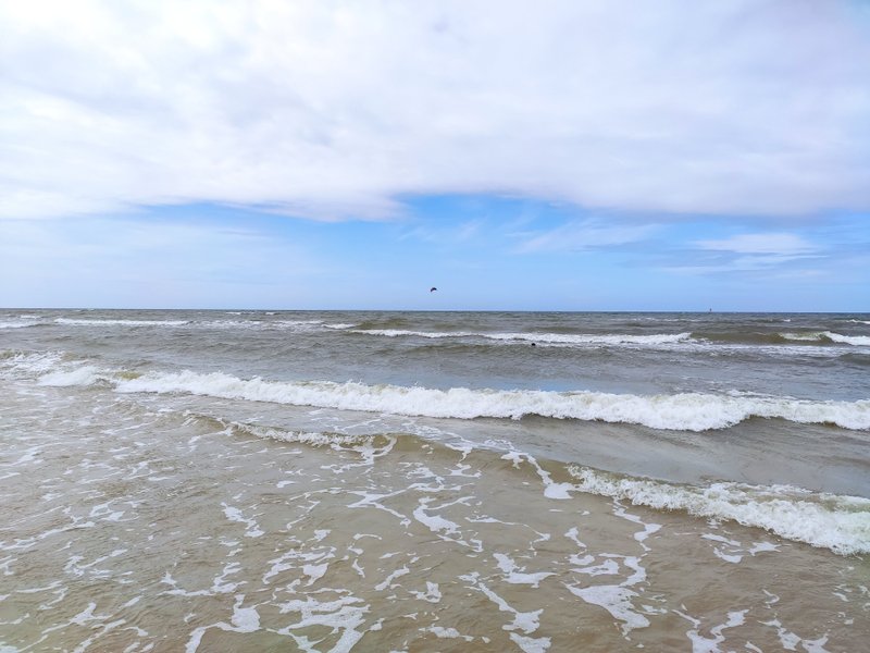 Waves and choppy sea conditions at Dębki beach. — Debki, Karwieńskie Błota, Pomeranian Voivodeship, Poland