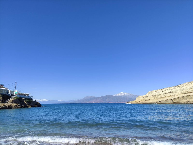 A view of the bay and surrounding cliffs at Matala beach. — Matala (Crete), Tybakio Municipal Unit, Greece
