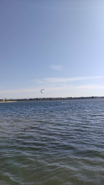 A kiteboarder on the Ria de Aveiro near Costa Nova. — Costa Nova - Biarritz (Ria de Aveiro), Ílhavo, Portugal