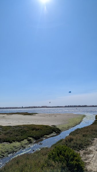 A wide view of the Ria de Aveiro with kitesurfers in the distance under a clear sky. — Costa Nova - Biarritz (Ria de Aveiro), Ílhavo, Portugal