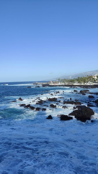 A view of the rocky coastline and breaking waves at Martiánez. — Martiánez (Puerto de la Cruz), Puerto de la Cruz, Canary Islands, Spain