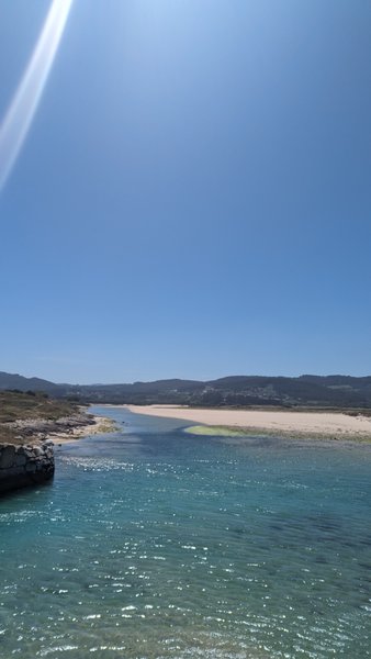 A landscape view of the estuary and beach at Playa de Baldaio. — Praia de Baldaio (Bergantiños), A Pedra do Sal, Galicia, Spain