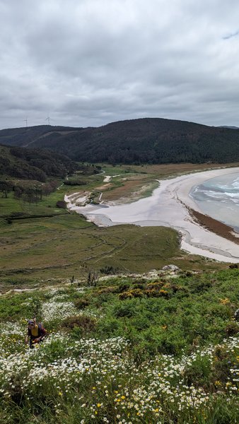An elevated overview of Soesto Beach and the surrounding landscape. — Soesto Beach (Bergantiños), Soesto de Abaixo, Galicia, Spain
