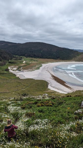 A wide-angle, high-perspective view of Soesto Beach showing the bay and surrounding hills. — Soesto Beach (Bergantiños), Soesto de Abaixo, Galicia, Spain