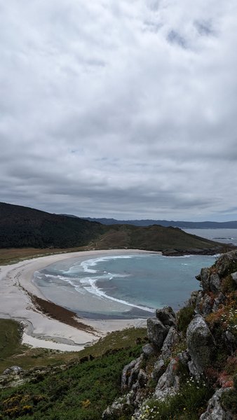 High-angle view of Soesto Beach showing the sandy bay and breaking waves. — Soesto Beach (Bergantiños), Soesto de Abaixo, Galicia, Spain
