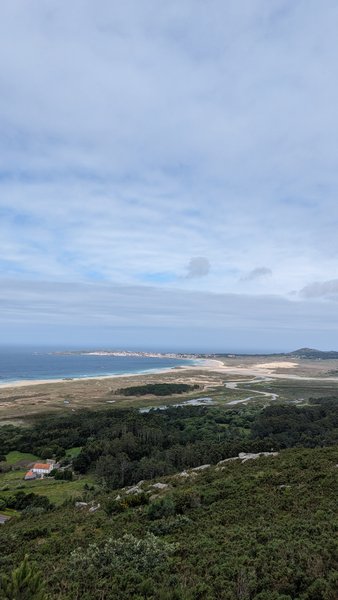 Wide aerial view of the coastline and Playa de Ladeira beach. — Playa de Ladeira (A Barbanza), Santa Uxía de Ribeira, Galicia, Spain
