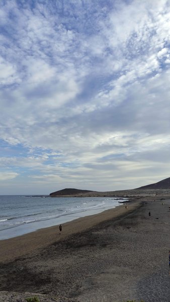 Wide view of the beach and bay at El Médano under a cloudy sky. — El Médano (Flashpoint Beach), Granadilla de Abona, Canary Islands, Spain