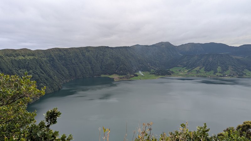 A panoramic view of the Lagoa das Sete Cidades volcanic crater lake. — Sete Cidades (São Miguel), Ponta Delgada, Portugal