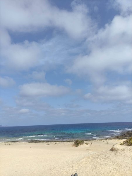 A wide view of the sandy beach and turquoise water at Playa Lambra under a cloudy sky. — Playa Lambra (La Graciosa), Teguise, Canary Islands, Spain
