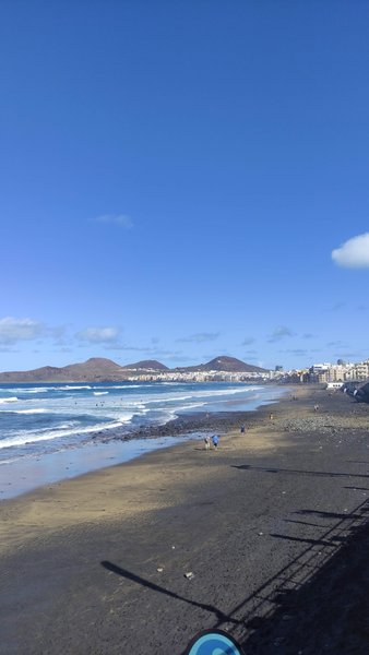 A wide view of the beach and surf at La Cicer under a clear blue sky. — La Cicer (Los Giles - East), Las Palmas, Canary Islands, Spain