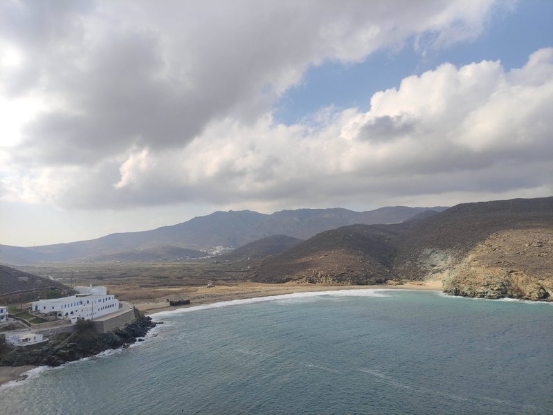 An elevated view of the bay and beach at Kolimbithres, Tinos. — Kolimbithres (Tinos), Κάτω Κλείσμα, South Aegean, Greece