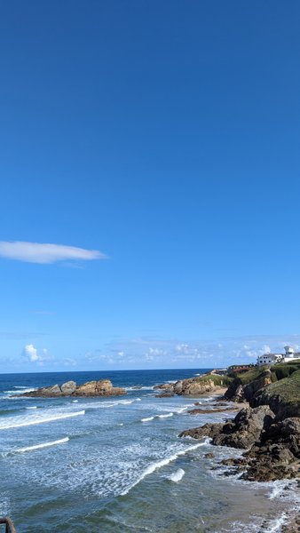 A scenic view of the rocky coastline and breaking waves at Tapia de Casariego. — Tapia de Casariego (Astúrias), Tapia de Casariego, Asturias, Spain