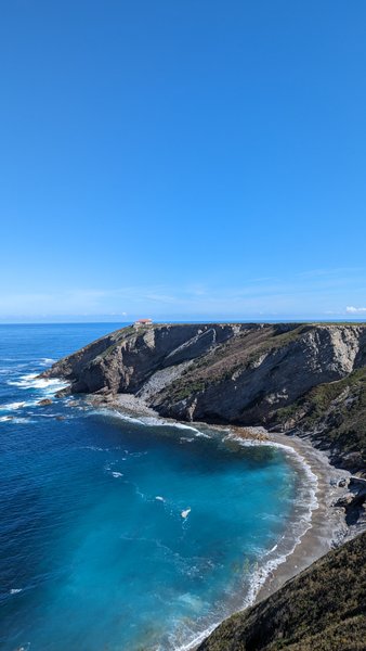 A high-angle view of the turquoise waters and cliffs at Playa de San Pedro. — Praia de San Pedro (Cudillero), Cudillero, Asturias, Spain