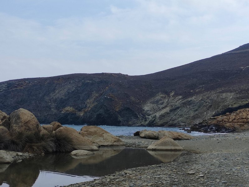 A view of the rocky shoreline and surrounding hills at Leivada bay. — Leivada (Tinos), Tinos Regional Unit, South Aegean, Greece