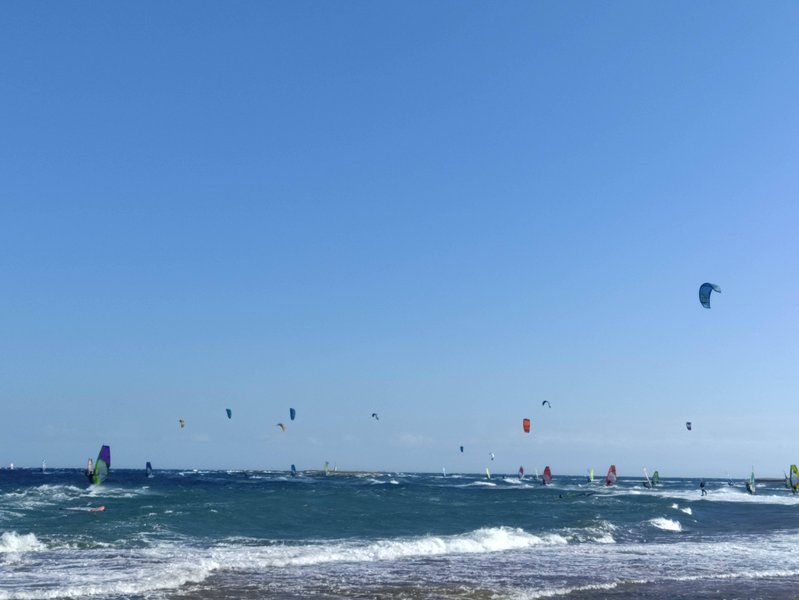 Several windsurfers and kitesurfers active on the water at Nissakia Loutsa.