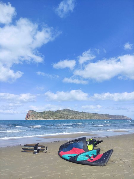 Kitesurfing gear on the sandy beach at Agia Marina with Theodore Island in the background. — Agia Marina Platanias, Káto Stalós, Region of Crete, Greece