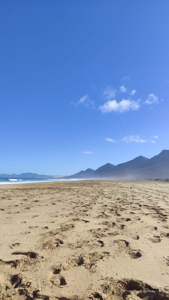 A wide view of Cofete Beach with mountains in the background. — Cofete (Praia de Cofete), Cofete, Canary Islands, Spain