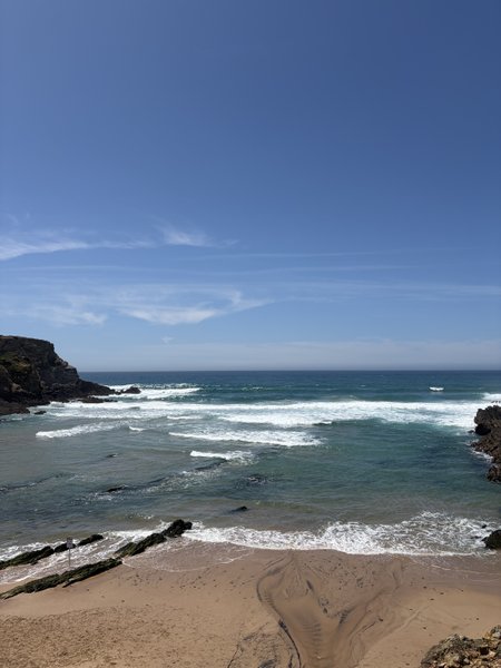 Zambujeira do Mar (Alentejo), São Teotónio, Portugal — spot de surf (foto 4 de 9)