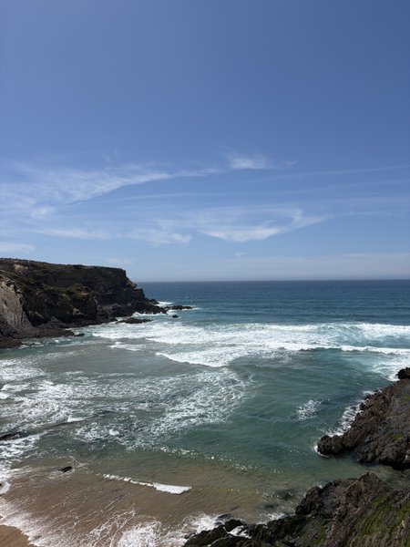 Zambujeira do Mar (Alentejo), São Teotónio, Portugal — spot de surf (foto 6 de 9)