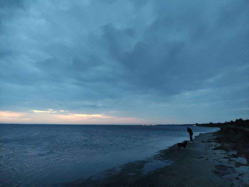 A wide view of the water and shoreline at Jastarnia under a cloudy evening sky. — Jastarnia (Hel), Jastarnia, Pomeranian Voivodeship, Poland