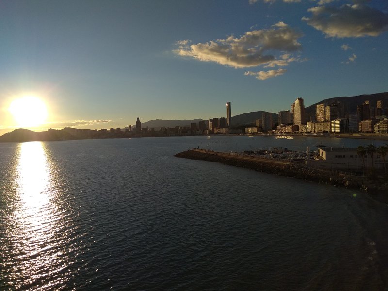 A wide sunset view of the Benidorm coastline and harbor. — Puerto Benidorm (Côte de Benidorm), la Vila Joiosa, la Marina Baixa, Spain
