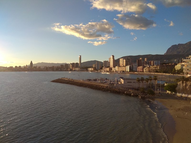 A wide view of the Benidorm coastline and harbor at sunset. — Puerto Benidorm (Côte de Benidorm), la Vila Joiosa, la Marina Baixa, Spain