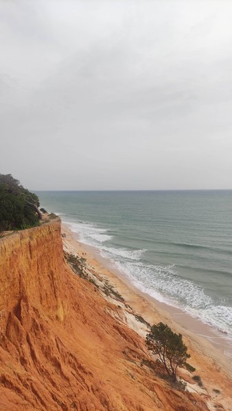 A view from the red cliffs overlooking the beach and ocean at Alfagar. — Alfagar (Albufeira), Albufeira, Portugal